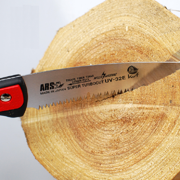 منشار ARS UV32E Turbo Cut للأشجار مع غطاء، لتقليم أغصان الأشجار حتى 3 بوصات، صنع في اليابان
