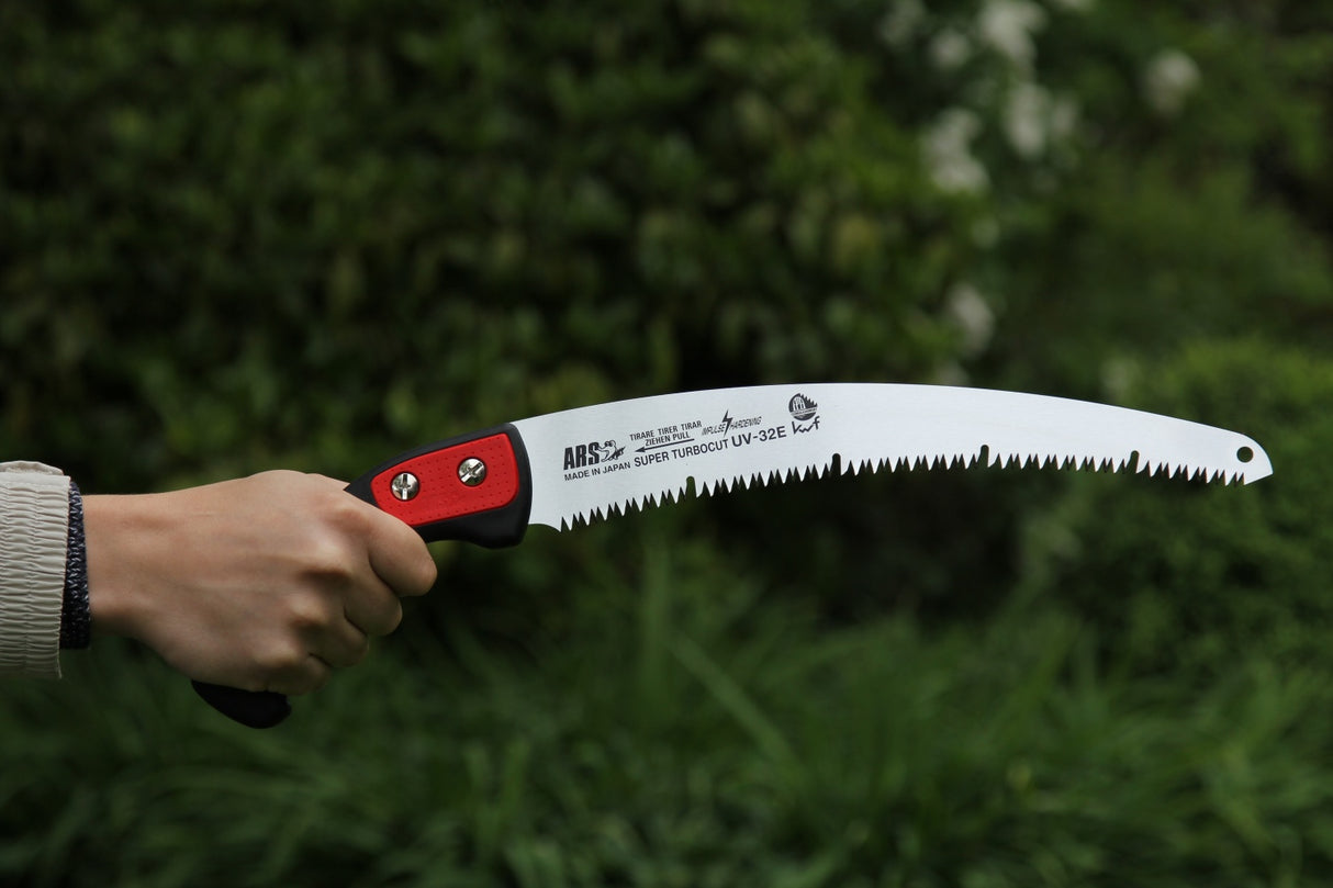 منشار ARS UV32E Turbo Cut للأشجار مع غطاء، لتقليم أغصان الأشجار حتى 3 بوصات، صنع في اليابان