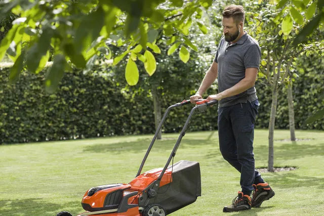 Husqvarna LC141C, Electric Lawn Mower, 2.5 HP, 16" Cutting Width, 50 L Grass Catcher